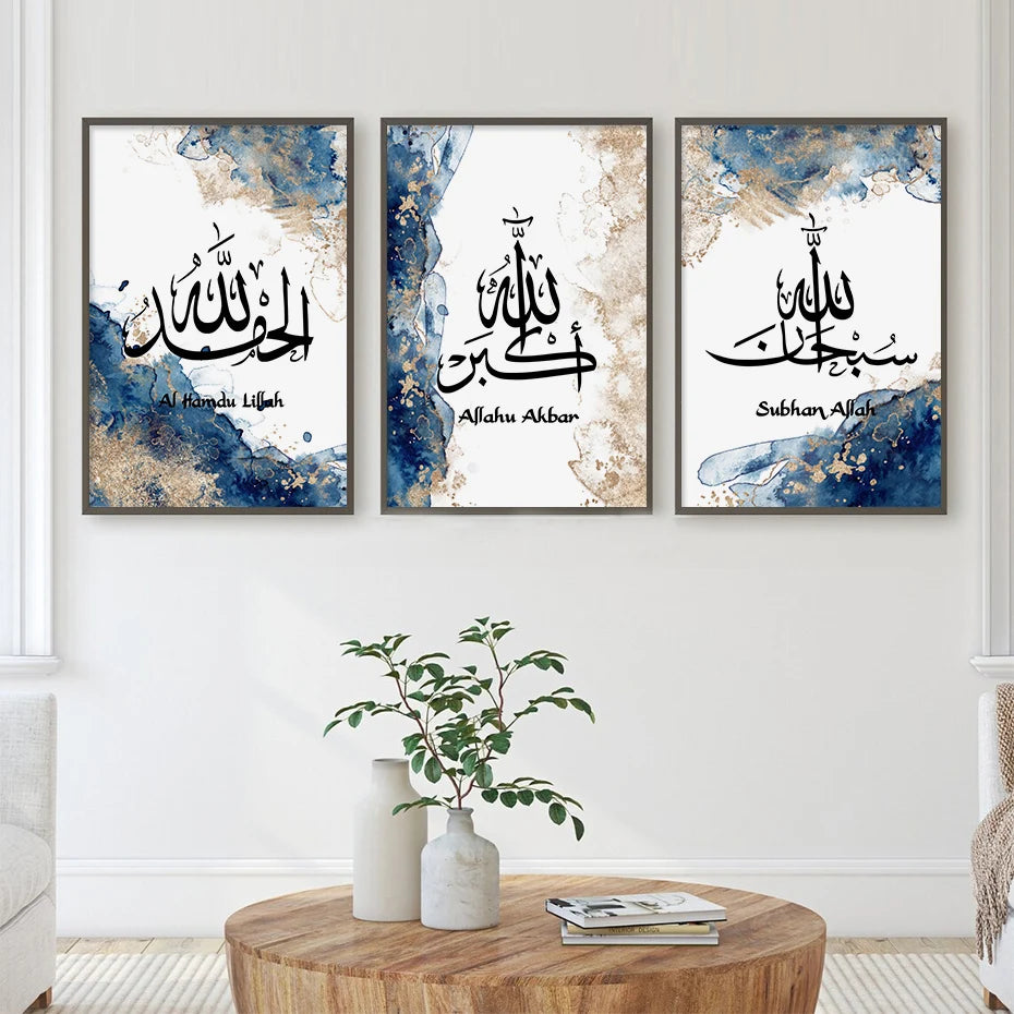 Allahu Akbar: Islamitische Kalligrafie Blauw Beige Posters
