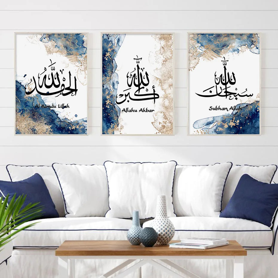 Allahu Akbar: Islamitische Kalligrafie Blauw Beige Posters